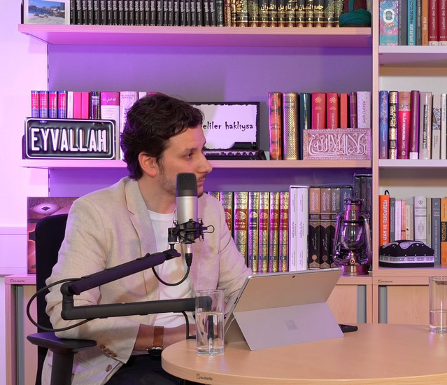 Aufnahme einer Episode des TextLab Islam Podcasts im Studio des IITS